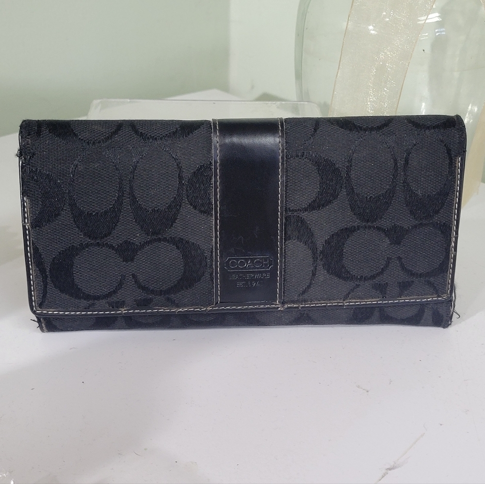 Coach Signature Black Clutch Wallet. Full Size Continental With Snap